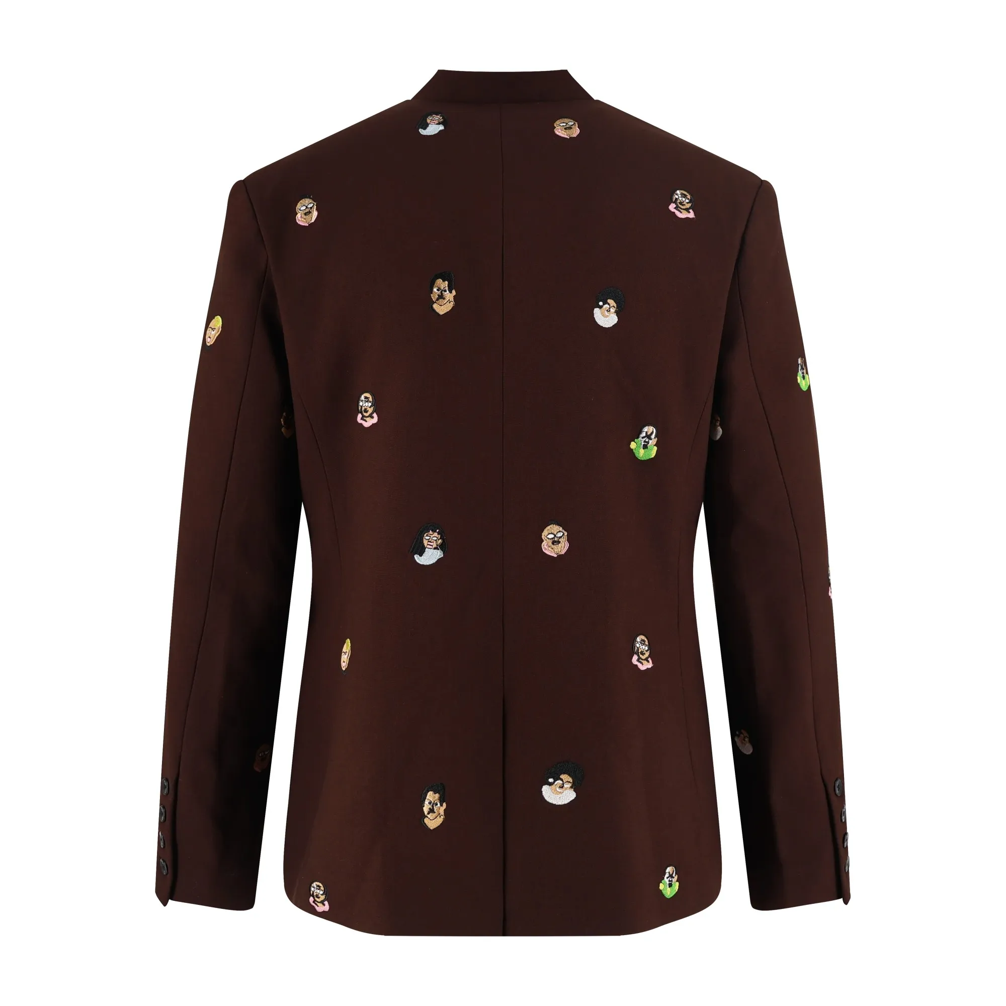 🅿️1120 1v 24SS small head pattern embroidered jacket. The first series of cooperation with artist Henry Talor. The embroidered figures on it really don’t need to be too delicate. They can be salty or sweet through different combinations. The fabric is made of the same ultra-high-count imported worsted wool blended nylon material as the original. There is no color difference between the color and texture of the original. The accessories and hardware are all custom-made from molds, which is extremely difficult and costly, just to ensure the absolute restoration from the inside to the outside. The special-shaped tailoring of the neckline is restored with ingenuity, and the shoulder pads have been adjusted many times to perfect the original straight shoulder shape. 2,500 specially-made small back collar logos are used for high-density embroidery on the same fabric base. The Feidong logo is clear and delicate, highlighting the identity. The overall wiring is straight and delicate, the fabric is comfortable and soft, and the color is consistent without color difference. Size:46-48-50-52